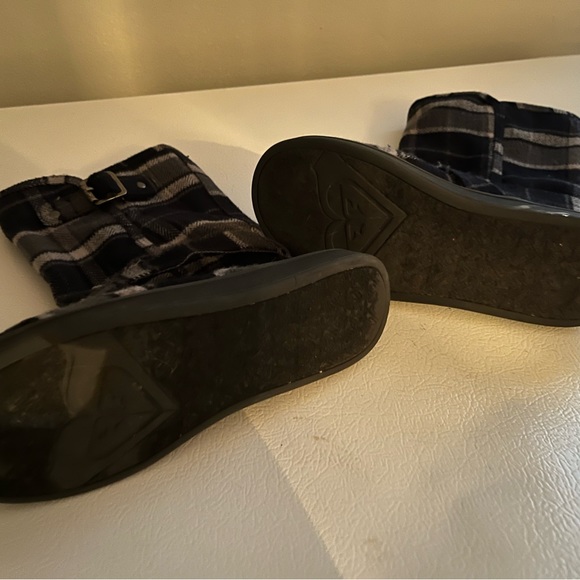 Roxy boots with fur on the inside size 6 1/2 black and gray - Picture 5 of 5